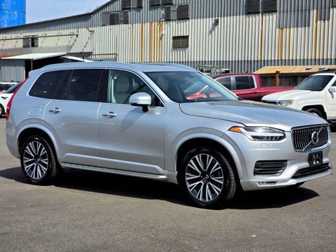 Used 2021 Volvo XC90 T6 Momentum image 1