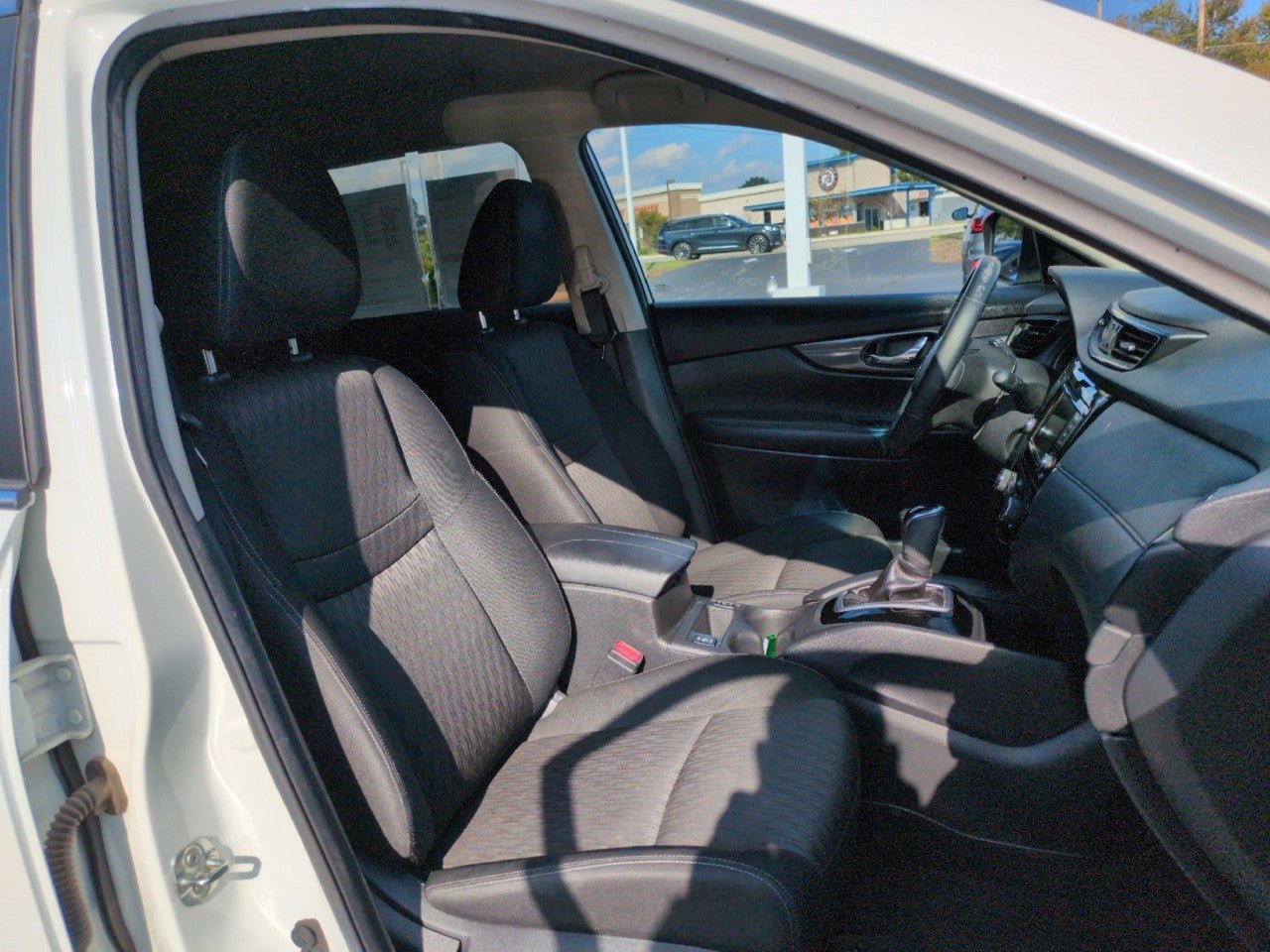 Used 2018 Nissan Rogue SV FWD image 26