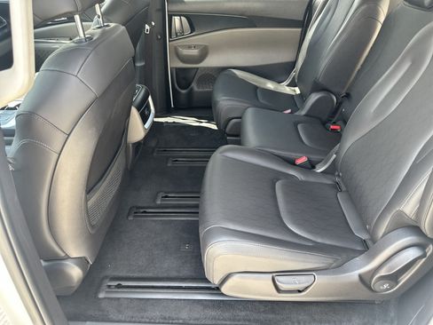 Used 2026 Kia Carnival LXS FWD image 19