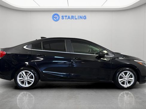 Used 2017 Chevrolet Cruze LT w/ Convenience Package FWD image 10