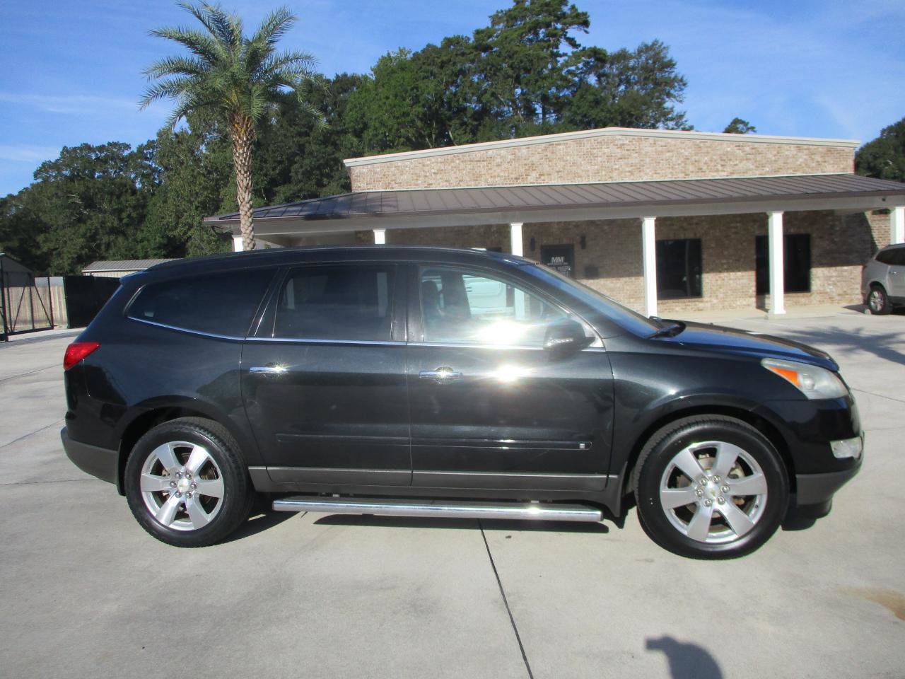 Used 2009 Chevrolet Traverse LTZ FWD image 18
