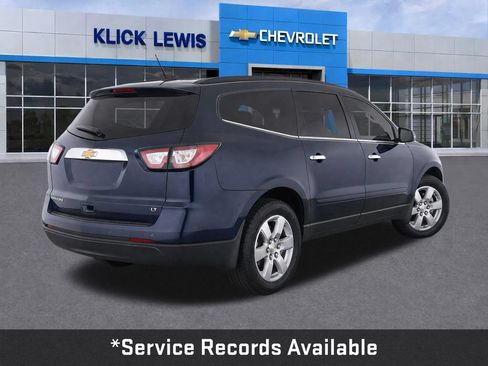 Used 2017 Chevrolet Traverse LT w/ Style and Technology Package FWD image 8