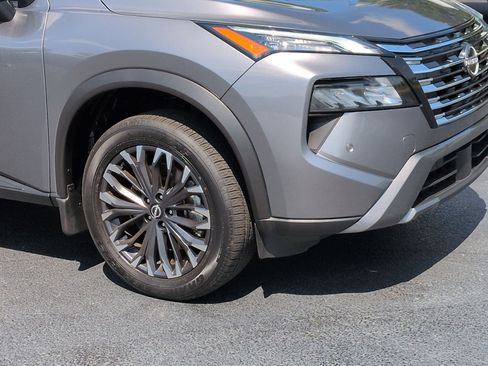 Used 2025 Nissan Rogue SL w/ Tech Package AWD/4WD image 9