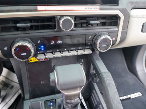 Certified 2026 Toyota Tacoma Limited AWD/4WD image 28