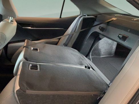 Used 2024 Toyota Camry XLE FWD image 33