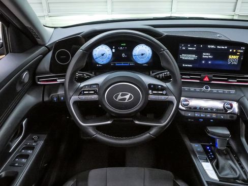 Certified 2024 Hyundai Elantra SEL w/ Convenience Package FWD image 20