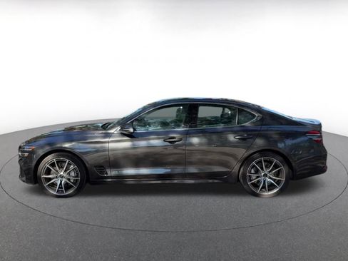 Used 2025 Genesis G70 2.5T image 9