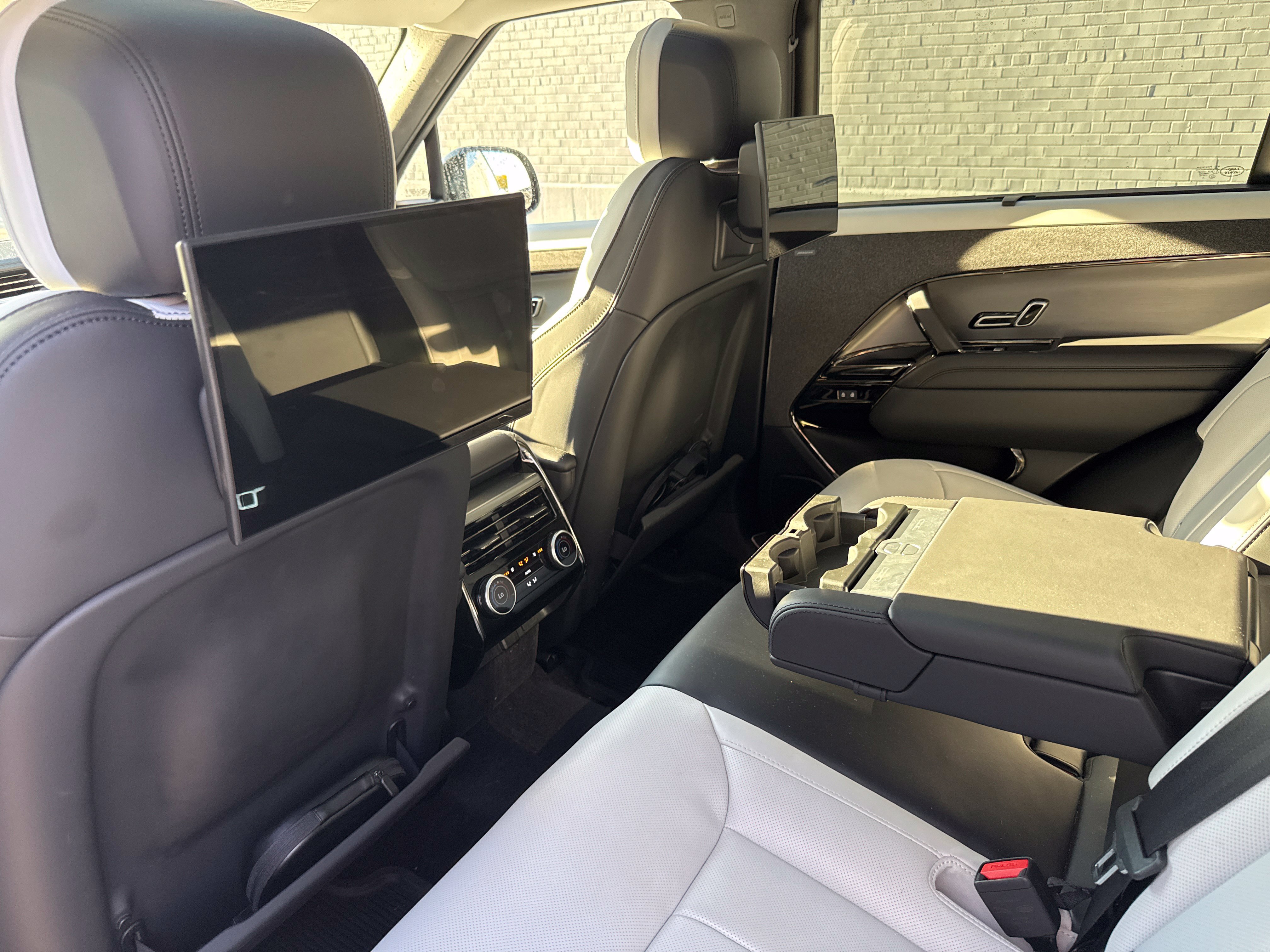 Used 2024 Land Rover Range Rover Sport Dynamic SE AWD/4WD image 9