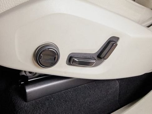 Certified 2023 Volvo XC90 B6 Plus AWD/4WD image 11