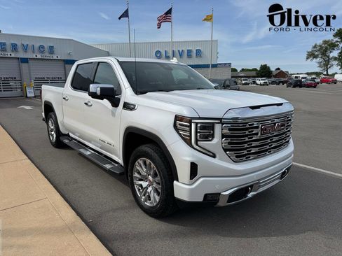 Used 2022 GMC Sierra 1500 Denali w/ Technology Package AWD/4WD image 1