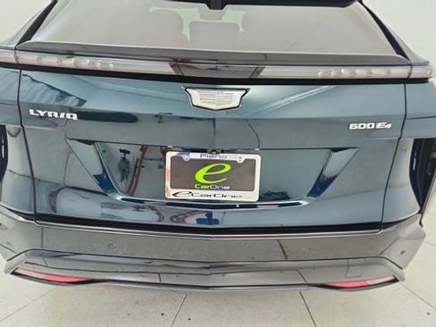 Used 2024 Cadillac Lyriq Sport image 12