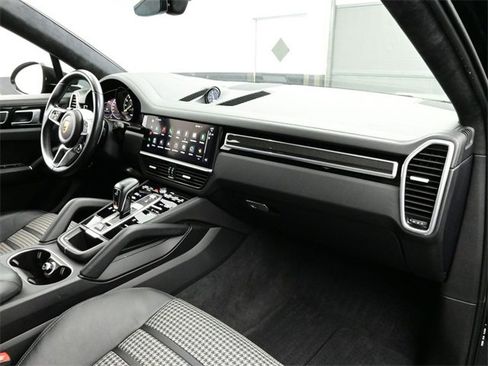 Used 2022 Porsche Cayenne E-Hybrid Coupe image 19