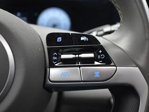 Used 2025 Hyundai Elantra SEL FWD image 23