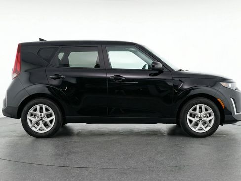 Used 2025 Kia Soul LX w/ LX Technology Package FWD image 11