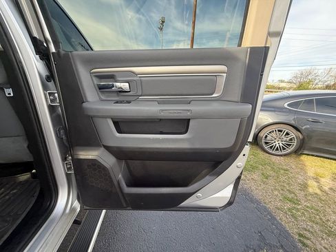 Used 2015 RAM 2500 SLT w/ Luxury Group image 22