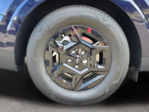 Used 2025 Kia Carnival LX FWD image 35