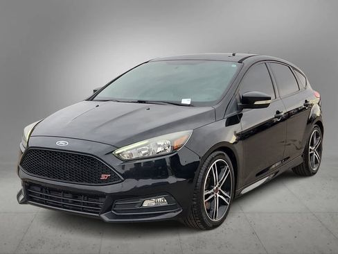 Used 2018 Ford Focus ST image 4