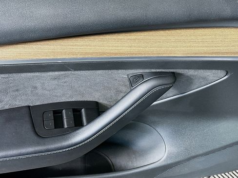 Used 2023 Tesla Model 3 Standard Range image 15