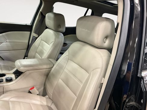 Used 2019 GMC Acadia Denali w/ Technology Package FWD image 9