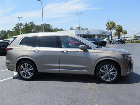 Used 2023 Cadillac XT6 Premium Luxury w/ Technology Package image 2