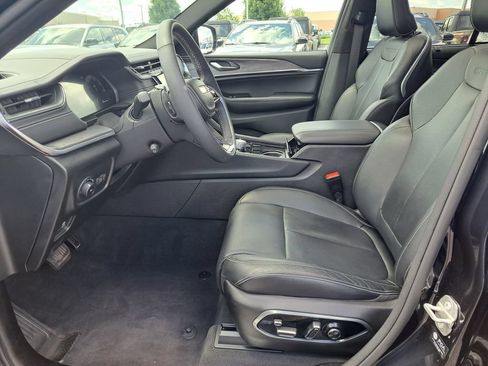 Used 2023 Jeep Grand Cherokee Overland w/ Luxury Tech Group IV AWD/4WD image 22