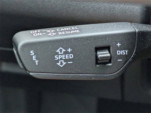 Used 2025 Audi Q5 Premium w/ Convenience Package image 23