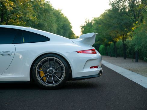 Used 2015 Porsche 911 GT3 RWD image 14