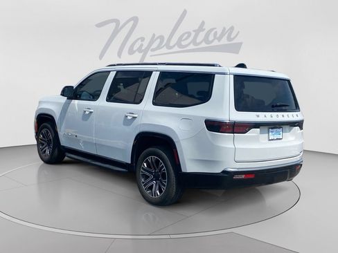 Used 2024 Jeep Wagoneer Series II w/ Flexible Seating Group RWD image 3