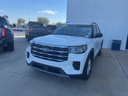 Used 2025 Ford Explorer Active image 7