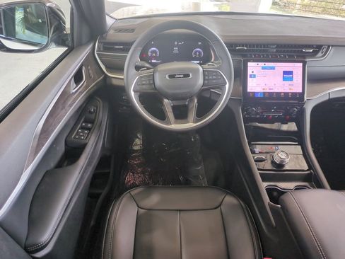 New 2025 Jeep Grand Cherokee Limited w/ Trailer Tow Package image 17