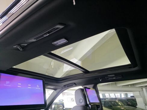 New 2026 Cadillac Escalade ESV Luxury w/ LPO, Radiant Package AWD/4WD image 11