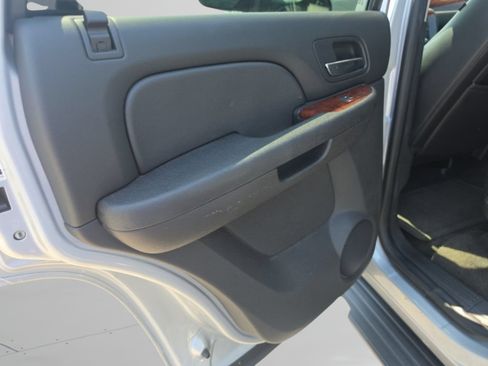 Used 2014 Chevrolet Tahoe LT RWD image 20
