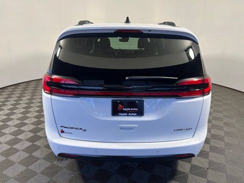 Certified 2023 Chrysler Pacifica Limited w/ Uconnect Theater Family Group FWD image 6