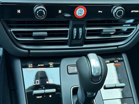 New 2026 Porsche Macan image 25