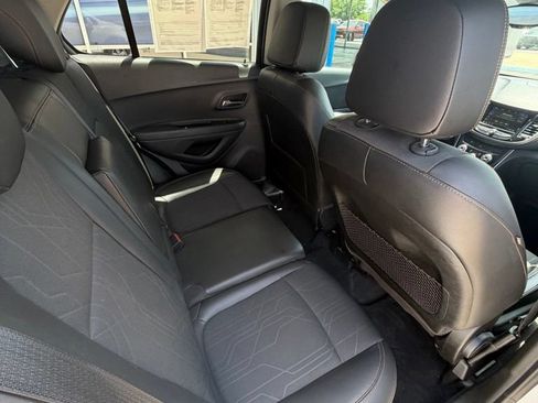 Used 2019 Chevrolet Trax LT w/ LT Convenience Package FWD image 12