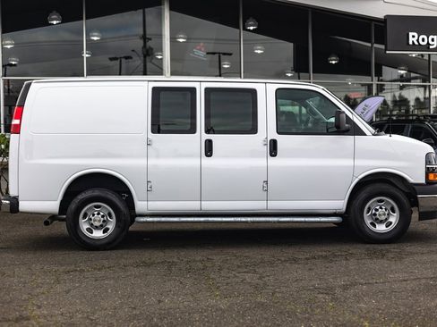Used 2024 Chevrolet Express 2500 w/ Driver Convenience Package image 9