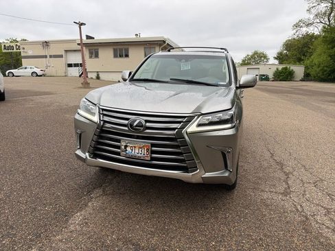 Used 2021 Lexus LX 570 4WD w/ Luxury Package image 8
