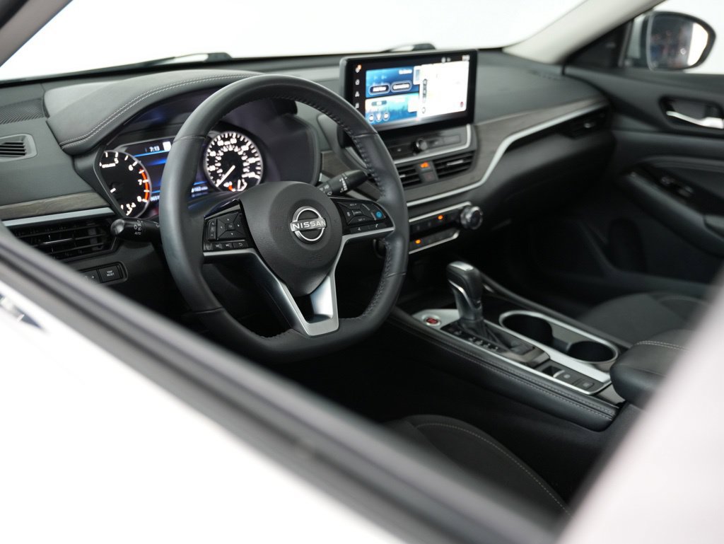 Used 2023 Nissan Altima 2.5 SV w/ SV Premium Package FWD image 6