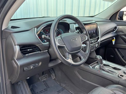 Used 2020 Chevrolet Traverse RS image 12