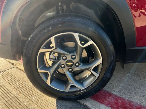 Used 2025 Chevrolet Trax LT image 9