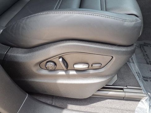 Used 2024 Porsche Cayenne Coupe AWD/4WD image 9