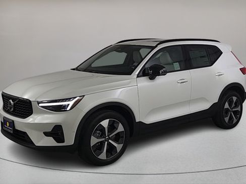 Certified 2026 Volvo XC40 B5 Plus w/ Protection Package Premier AWD/4WD image 8