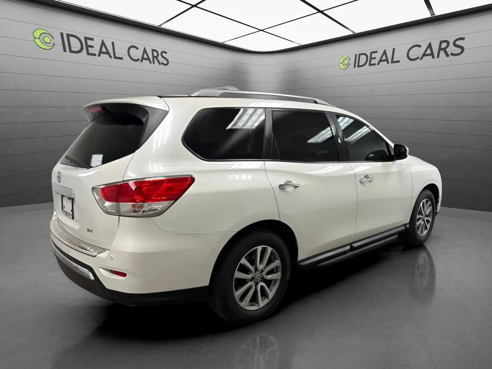 Used 2016 Nissan Pathfinder SV FWD image 5