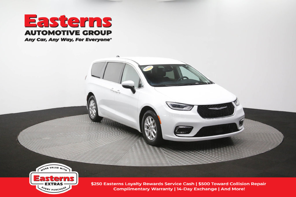 Used 2023 Chrysler Pacifica Touring-L FWD image 49