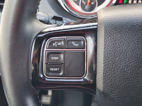 Used 2019 Dodge Grand Caravan SE FWD image 27