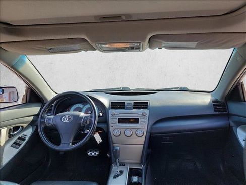 Used 2010 Toyota Camry SE image 17
