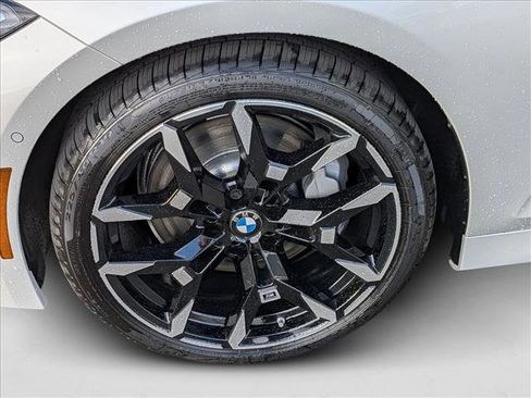 Used 2025 BMW 330i Sedan w/ M Sport Package image 9