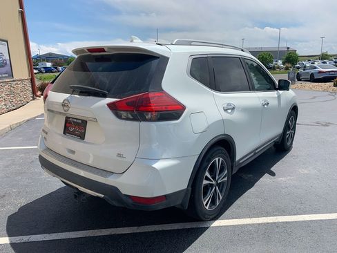 Used 2017 Nissan Rogue SL w/ SL Premium Package FWD image 3