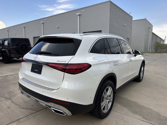 Used 2025 Mercedes-Benz GLC 300 4MATIC image 7