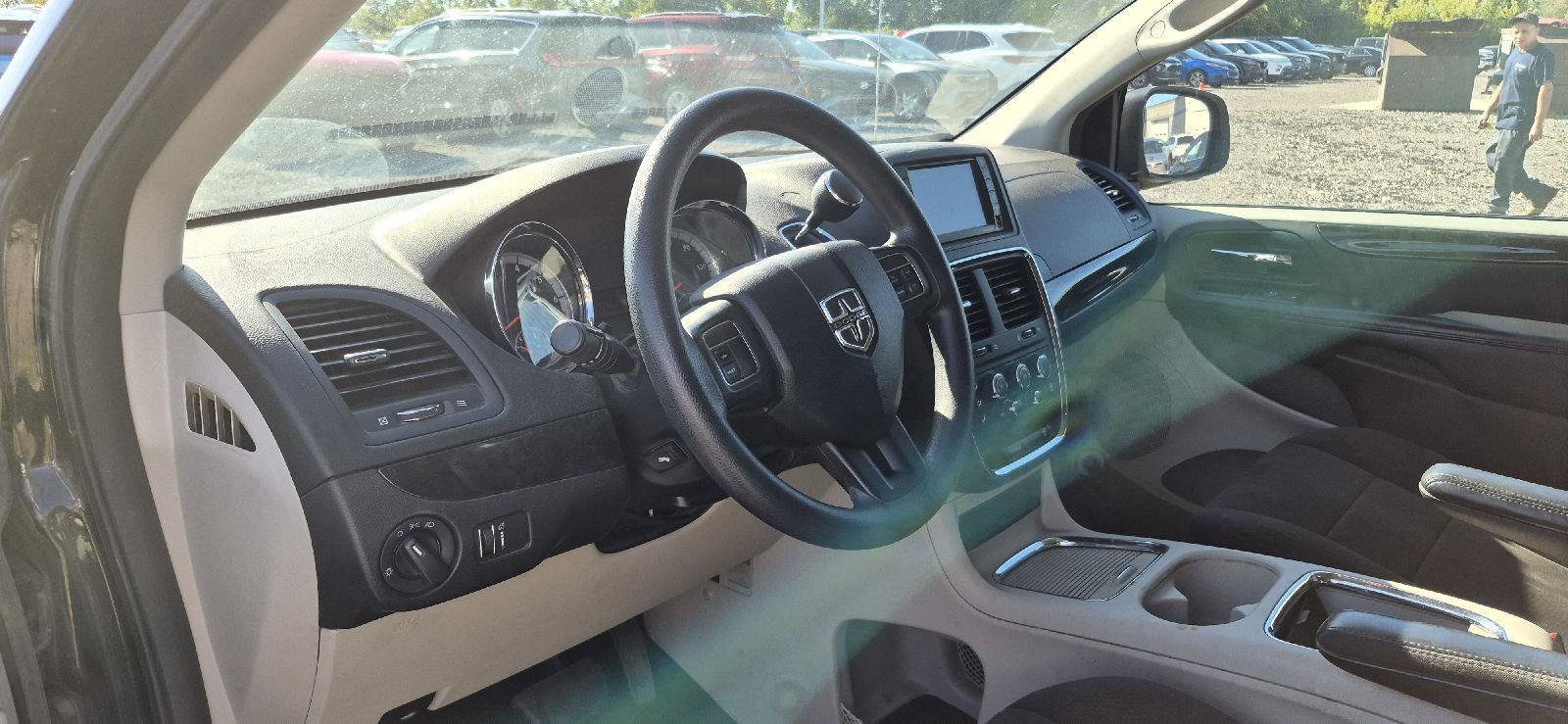 Used 2012 Dodge Grand Caravan SXT FWD image 3